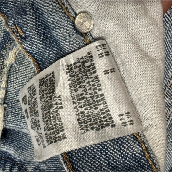 VTG Distressed Wrangler Men 44x32 (42)Denim Jeans Raggedy Ripped Straight Grungy - Picture 3 of 9